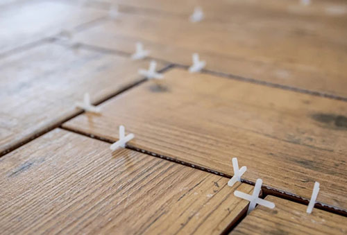 distantiere constructii